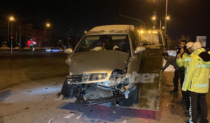 Konya’da kırmızı ışık ihlali kazaya neden oldu: 4 yaralı