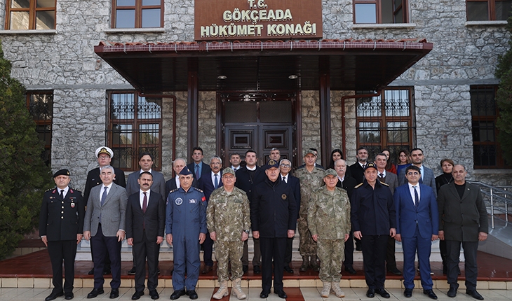 Milli Savunma Bakanı Akar ve TSK komuta kademesi Gökçeada'yı ziyaret etti