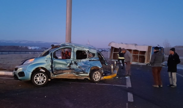 İki aracın karıştığı kazada 5 kişi yaralandı