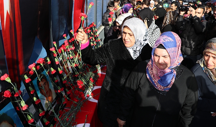 Diyarbakır’da dershane önündeki terör saldırısında hayatını kaybedenler anıldı