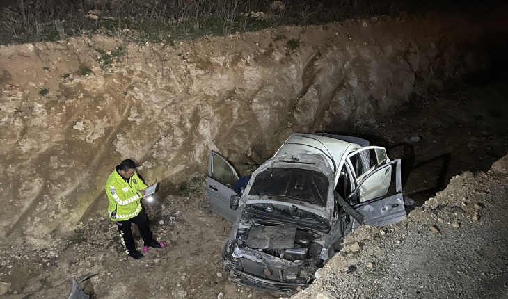 Şarampole devrilen otomobildeki polis memuru yaralandı