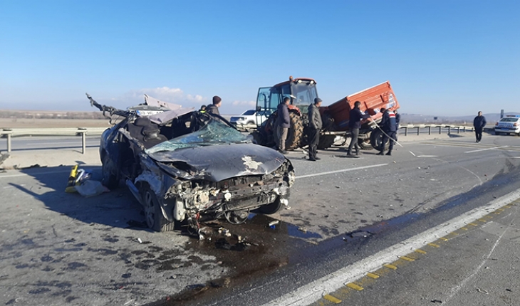 Eskişehir-Konya yolunda kaza: Traktörle otomobil çarpıştı