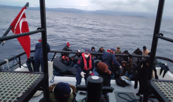 Türk kara sularına itilen 40 düzensiz göçmen kurtarıldı