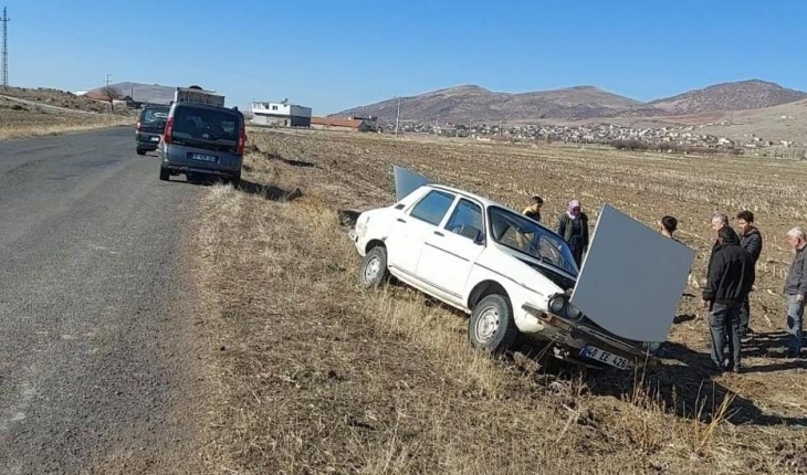 Vatandaşlar devrilen aracı elleriyle kaldırarak sürücüyü kurtardı