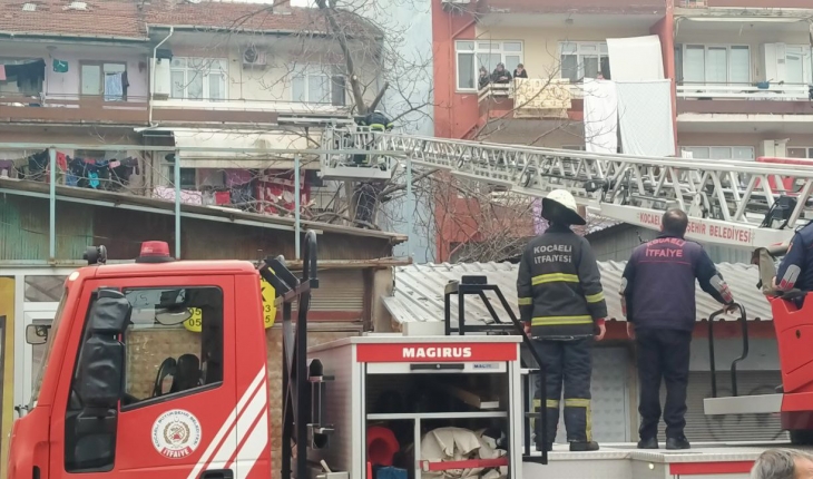 Budamak için çıktığı ağaçta fenalaşan kişiyi itfaiye kurtardı