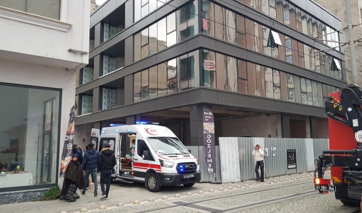 4. Kattan asansör boşluğuna düşen işçi yaralandı