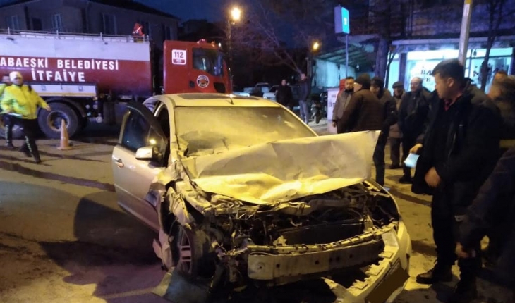 Midibüs ile otomobilin çarpışması sonucu 7 kişi yaralandı
