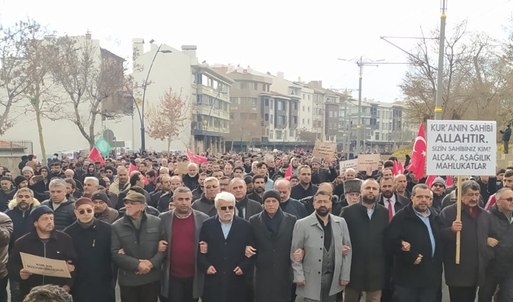 Konya’da, Kur’an-ı Kerim’in yakılması protesto edildi