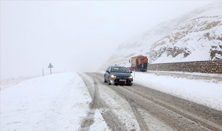 Kar nedeniyle 255 yerleşim yeri ulaşıma kapandı
