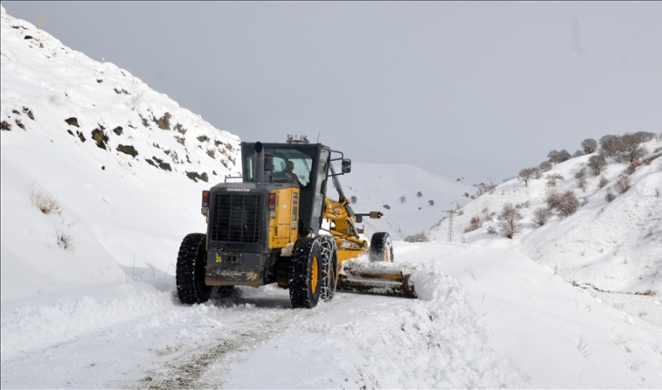 Ardahan ve Ağrı’da kardan kapanan köy yollarının büyük bölümü açıldı