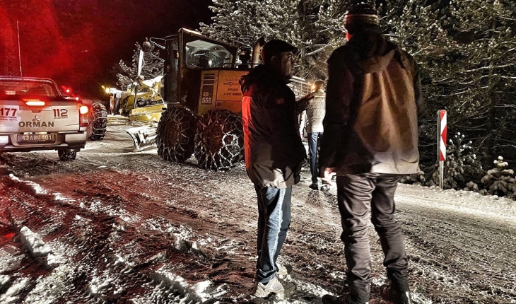 Kar yağışı nedeniyle 60 öğrenci dağda mahsur kaldı