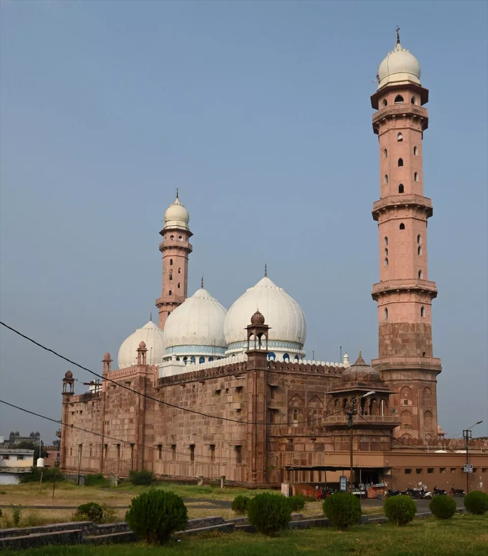 Hindistan’ın en büyük camisi Taj-ul-Masjid