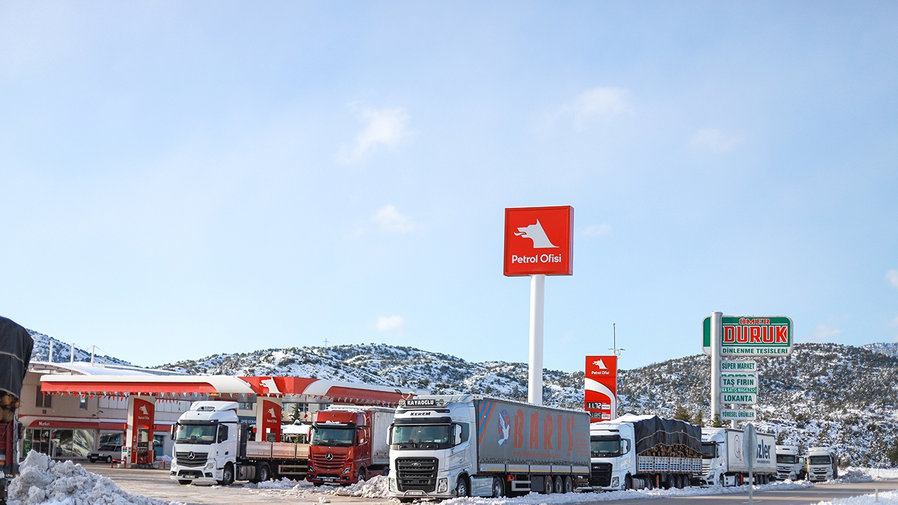 Antalya-Konya yolunda ulaşıma kar engeli