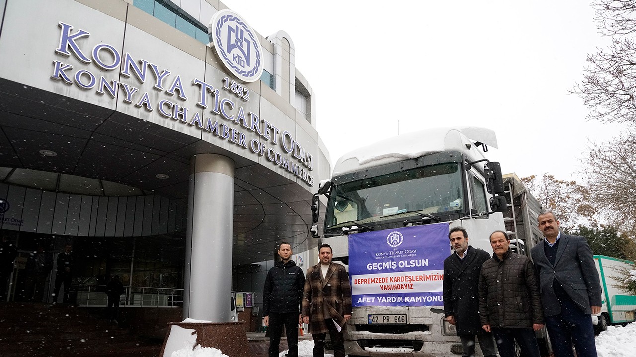 Konya'dan acil ihtiyaç malzemesi taşıyan 13 TIR depremzedeler için yola çıktı