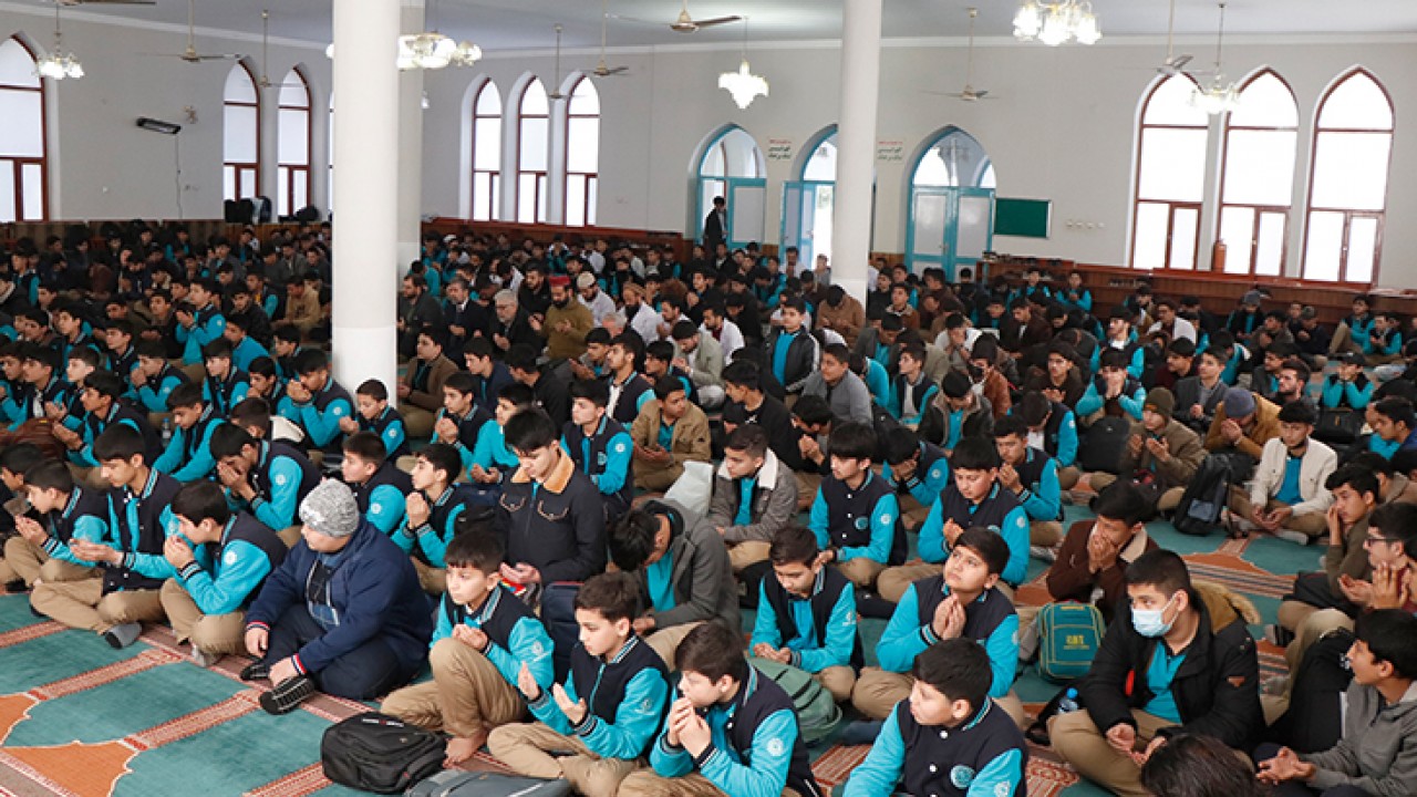 Afganistan'da, depremlerde hayatını kaybedenler için dua edildi