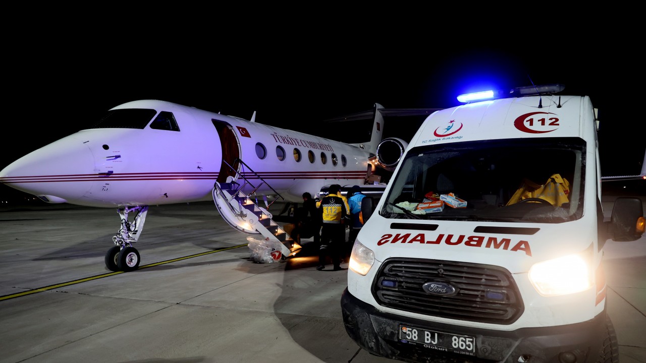 Cumhurbaşkanlığına ait 2 uçak, başkentle deprem bölgesi arasında mekik dokudu