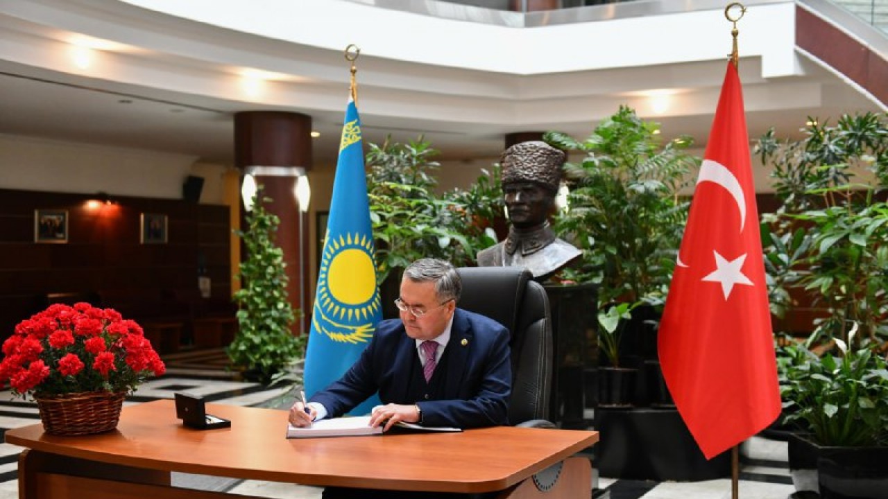 Kazakistan: Kardeş ülke Türkiye'ye elimizden gelen yardımı sağlamaya hazırız