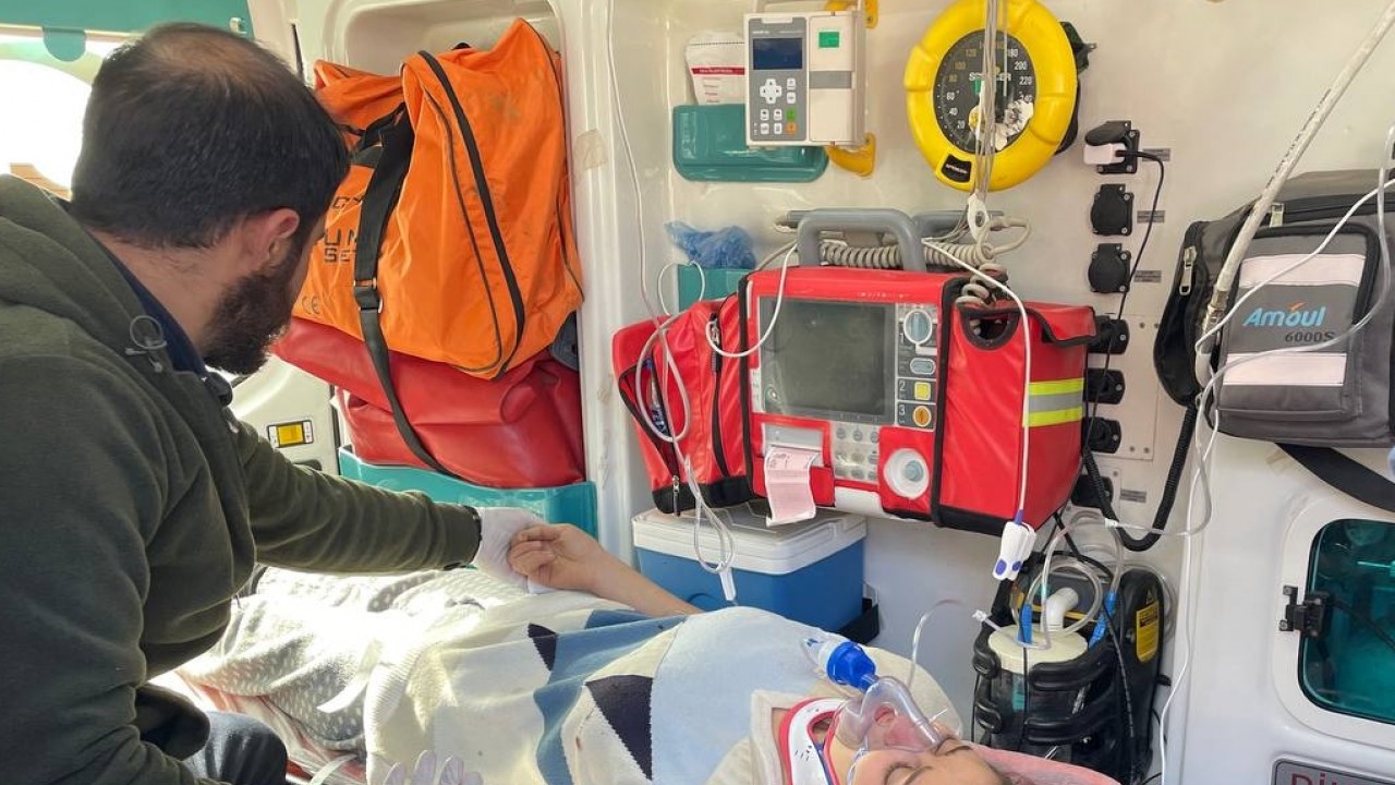 17 yaşındaki Ünzile enkazdan 78 saat sonra sağ olarak çıkarıldı