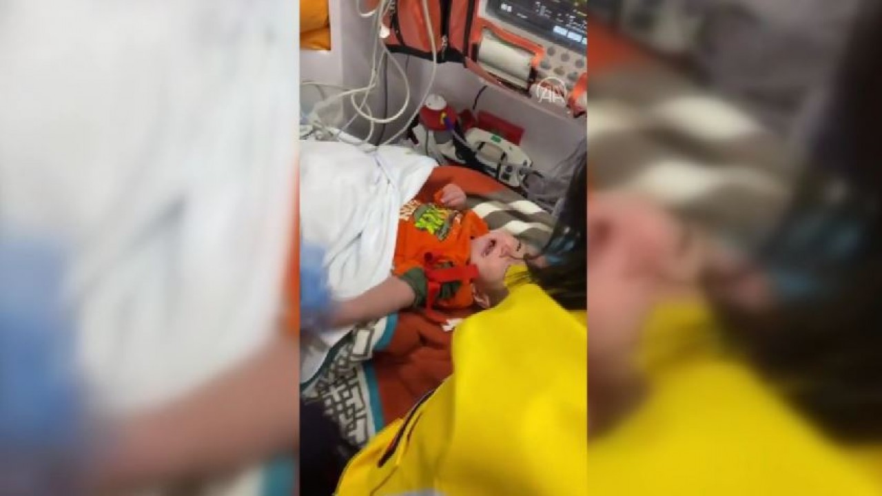 Mucize bebek 72 saat sonra enkazdan sağ çıkarıldı