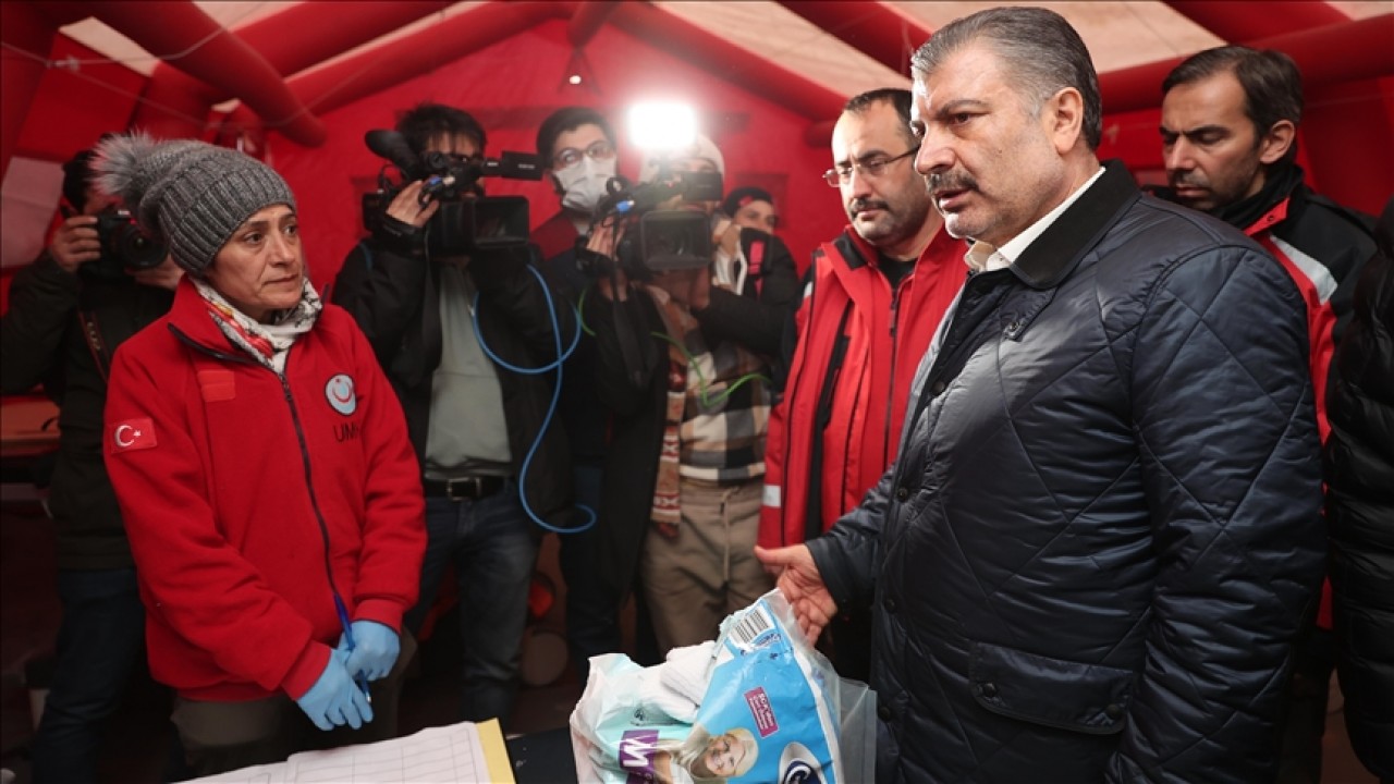 Sağlık Bakanı Koca: Deprem bölgelerinde toplam 77 sahra hastanesi birimi söz konusu