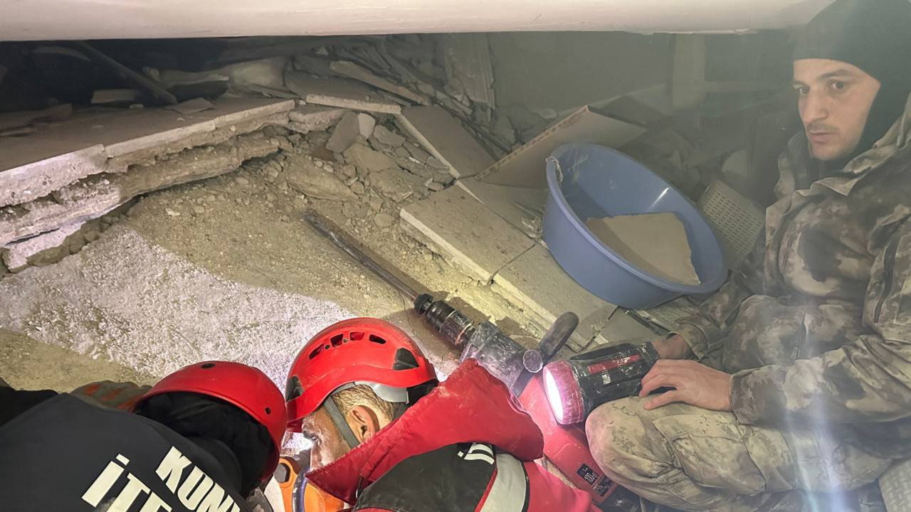 Konya Büyükşehir ekibi şu ana kadar enkazdan 163 kişiyi kurtardı