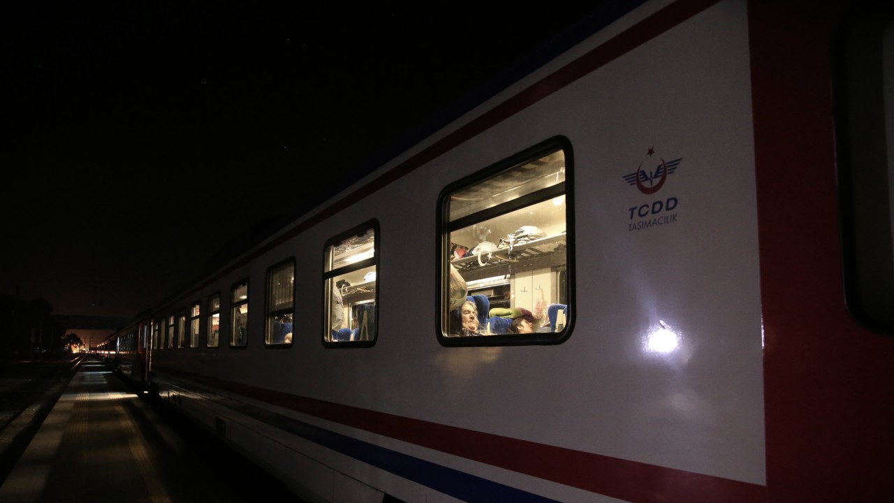 Depremzedeler Osmaniye'de TCDD vagonlarında misafir ediliyor