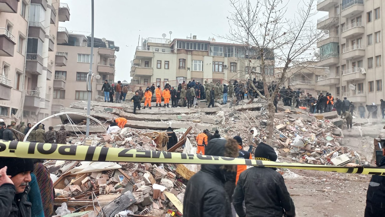 Depremde yıkılan binalarda tespit edilen kusurlarla ilgili 31 gözaltı kararı