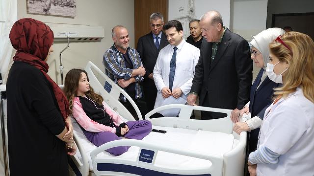 Cumhurbaşkanı Erdoğan, tedavi gören depremzedeleri ziyaret etti