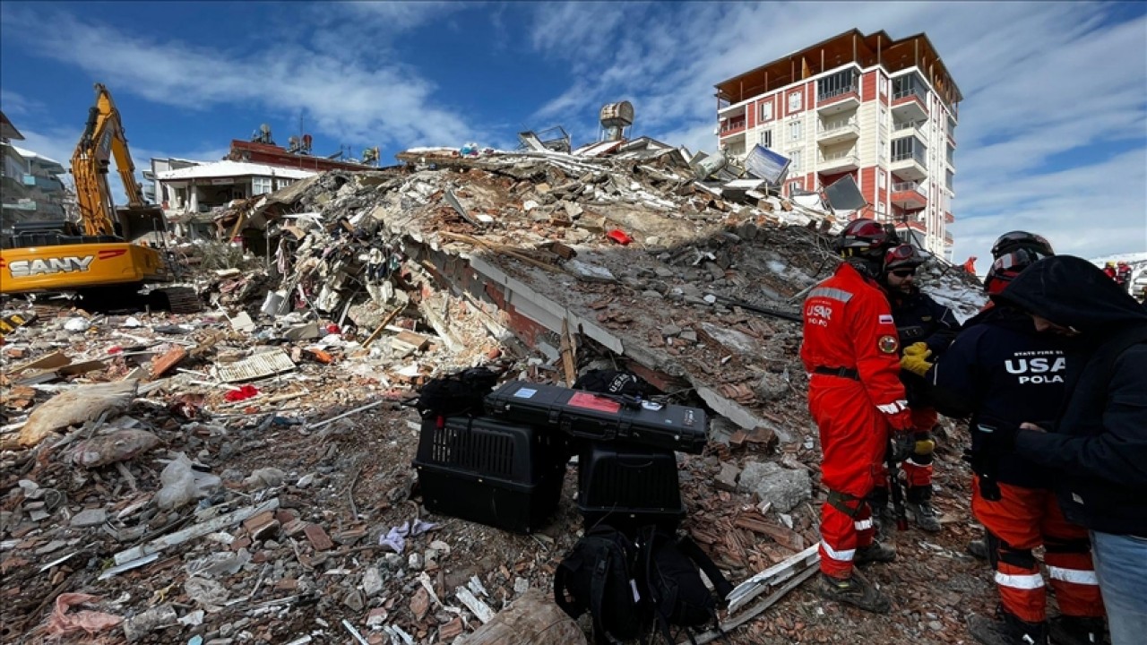 Adıyaman’ın Besni ilçesinde deprem nedeniyle yıkılan 6 binanın müteahhidi Şükrü İşitmen tutuklandı