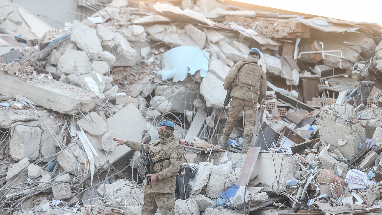 JÖAK personeli, deprem bölgelerinde her alanda 24 saat görev yapıyor