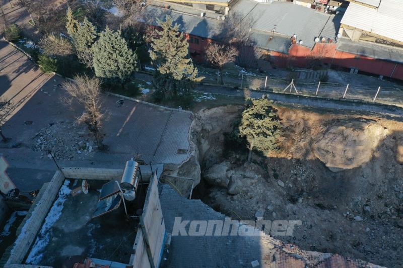 Gaziantep’te depremin etkisiyle dev çukur oluştu