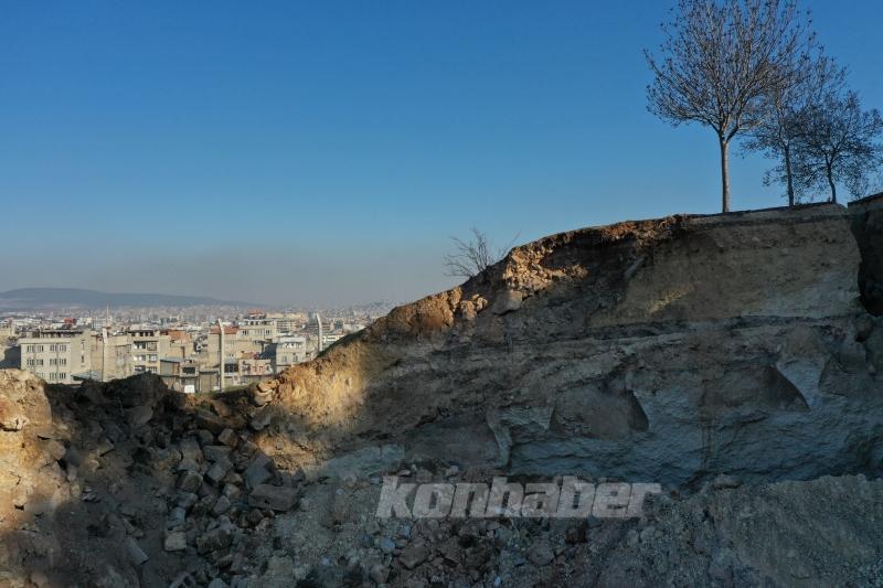 Gaziantep’te depremin etkisiyle dev çukur oluştu
