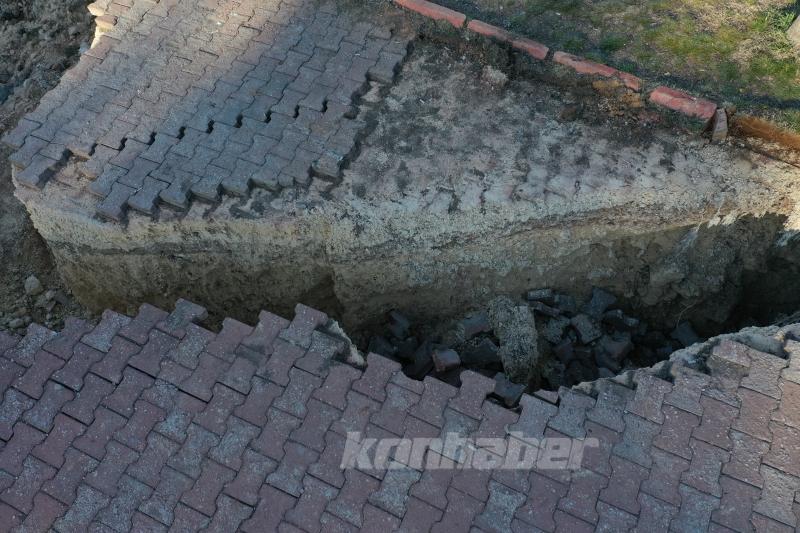 Gaziantep’te depremin etkisiyle dev çukur oluştu