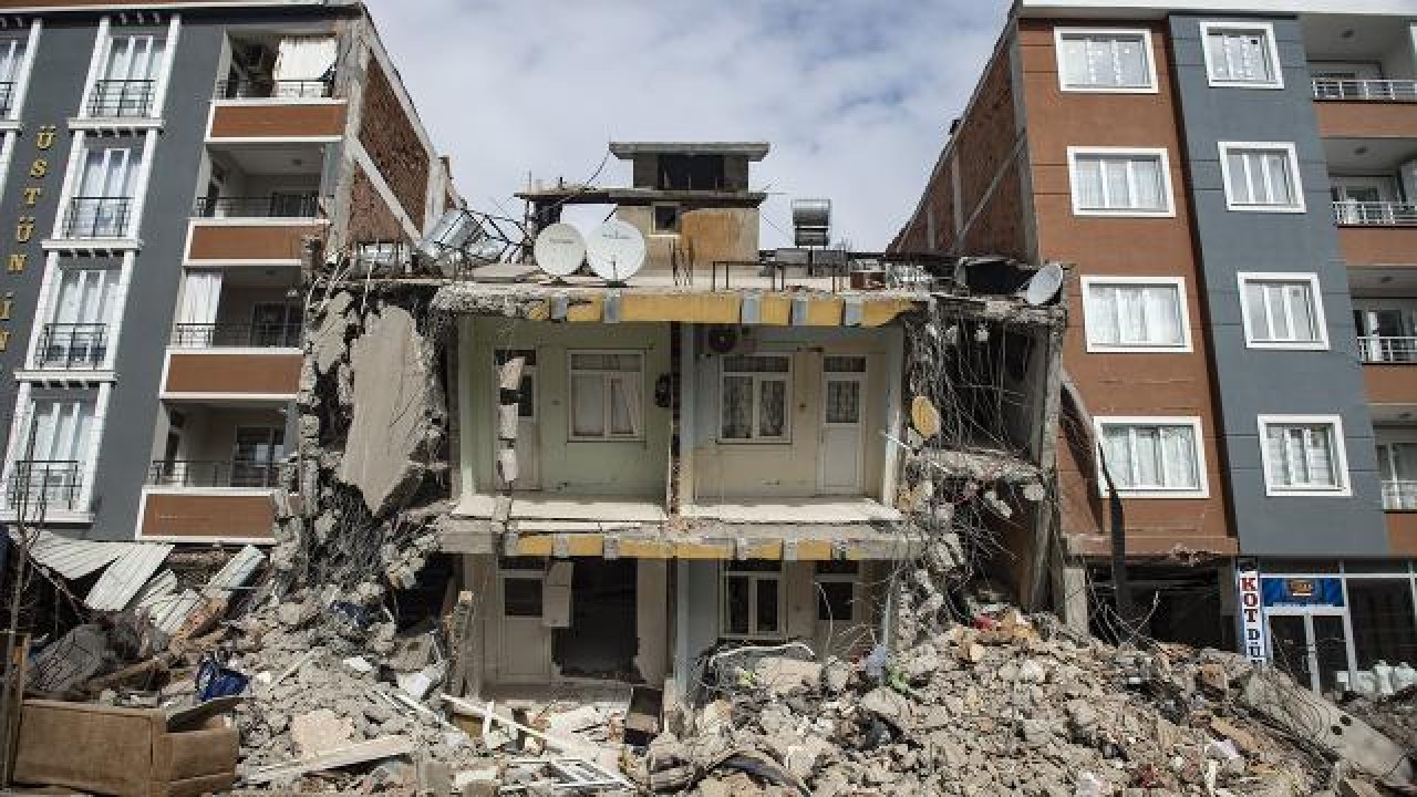 Deprem bölgelerindeki 105 bin 794 bina ağır hasarlı