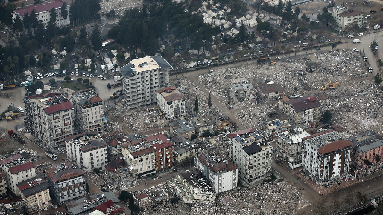 Hatay'da depremin yol açtığı yıkım görüntüleri