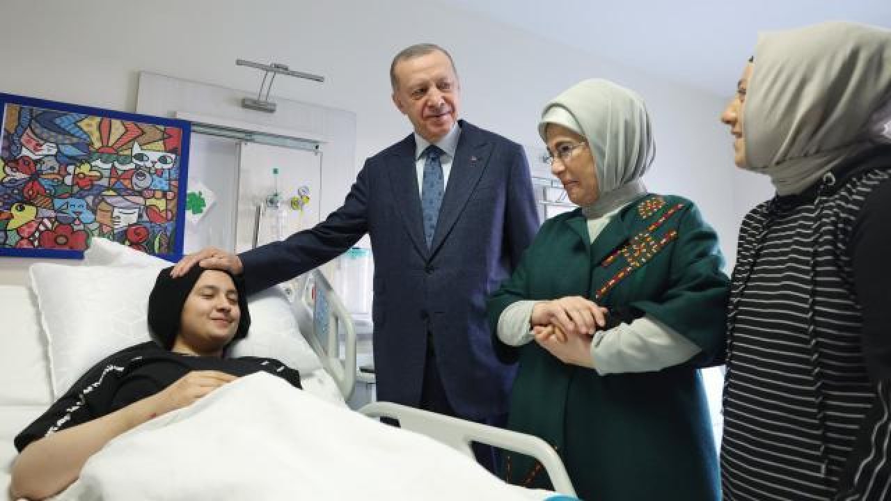 Cumhurbaşkanı Erdoğan depremzedeleri ziyaret etti