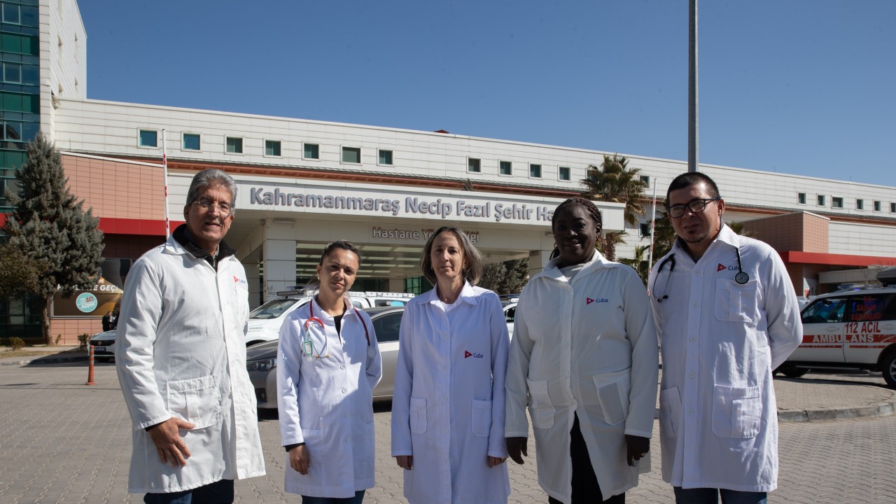 Kübalı doktorlar: Ne Türk ne Kübalıydık, insanlık olarak birlikteydik