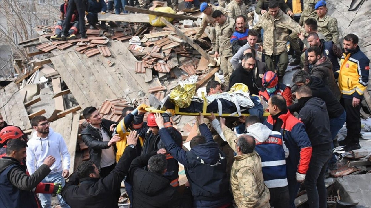 Malatya'daki depremde 2 kişi hayatını kaybetti, 140 kişi yaralandı