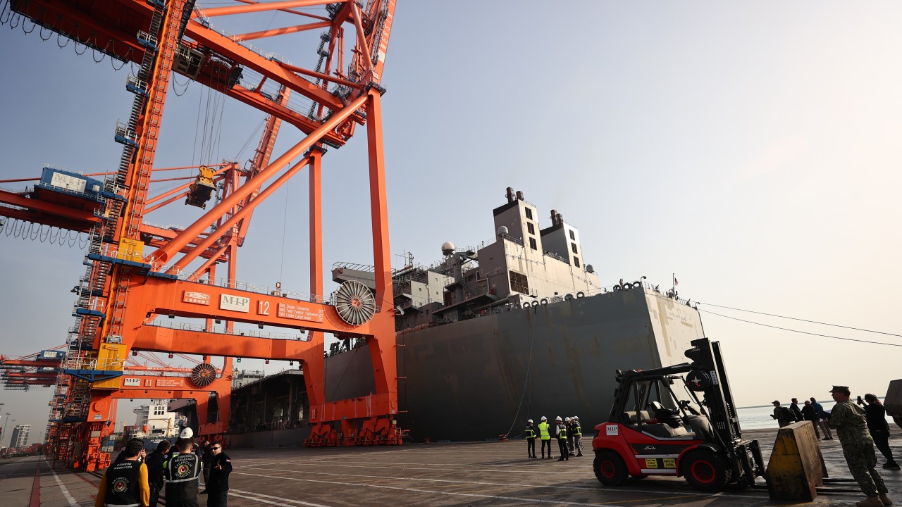 İnsani yardım malzemeleri taşıyan ABD gemisi Mersin Limanı'na geldi