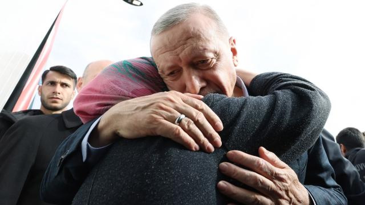 Cumhurbaşkanı Erdoğan, Elbistan’da konteyner kenti ziyaret etti