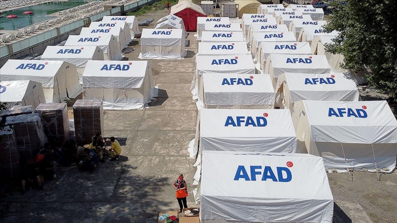 AFAD Deprem bölgesindeki 11 ile kurulan çadır ve konteyner sayısını açıkladı