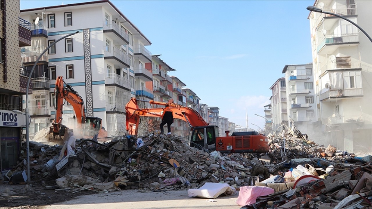 Malatya'da depremde yıkılan binalara ilişkin tutuklu sayısı 33'e yükseldi