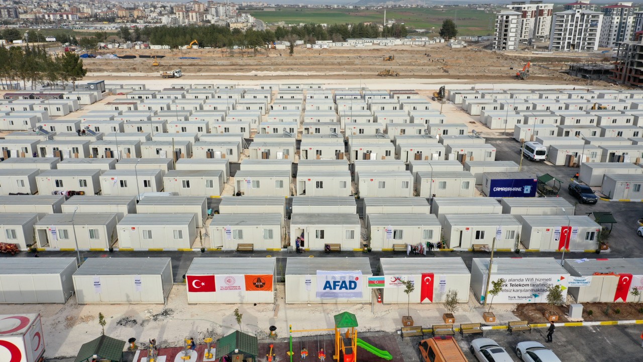 Adıyaman'da depremzedelerin yaraları konteyner kentte sarılıyor