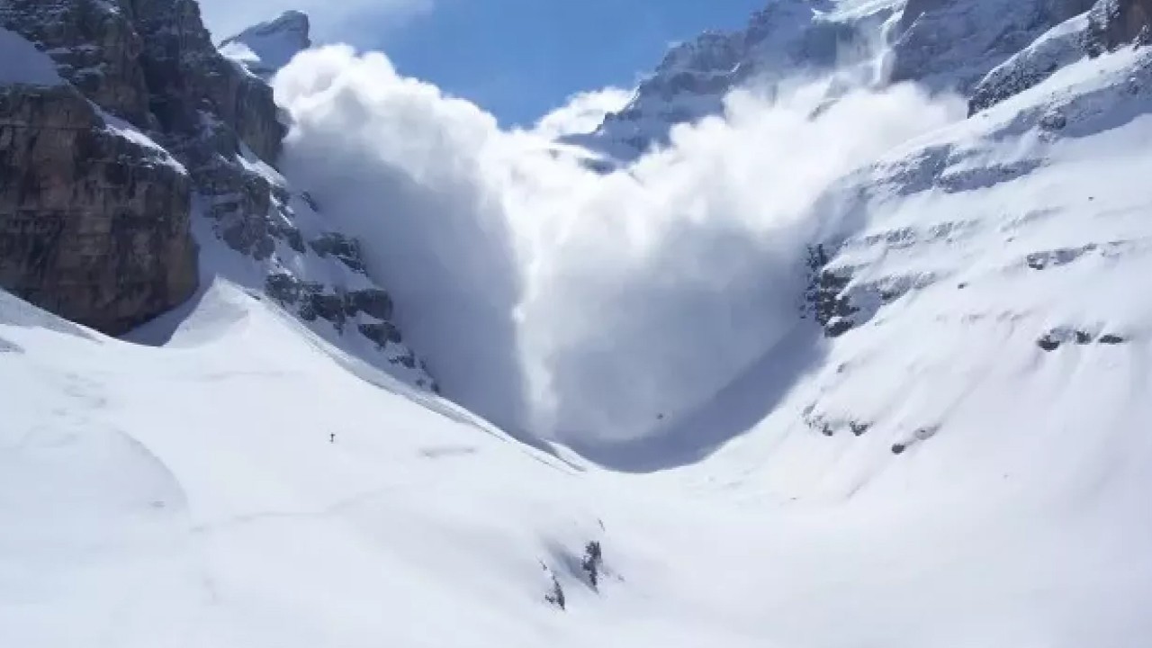 Artvin’de kayak yapanların üzerine çığ düştü: 2 ölü, 7 yaralı