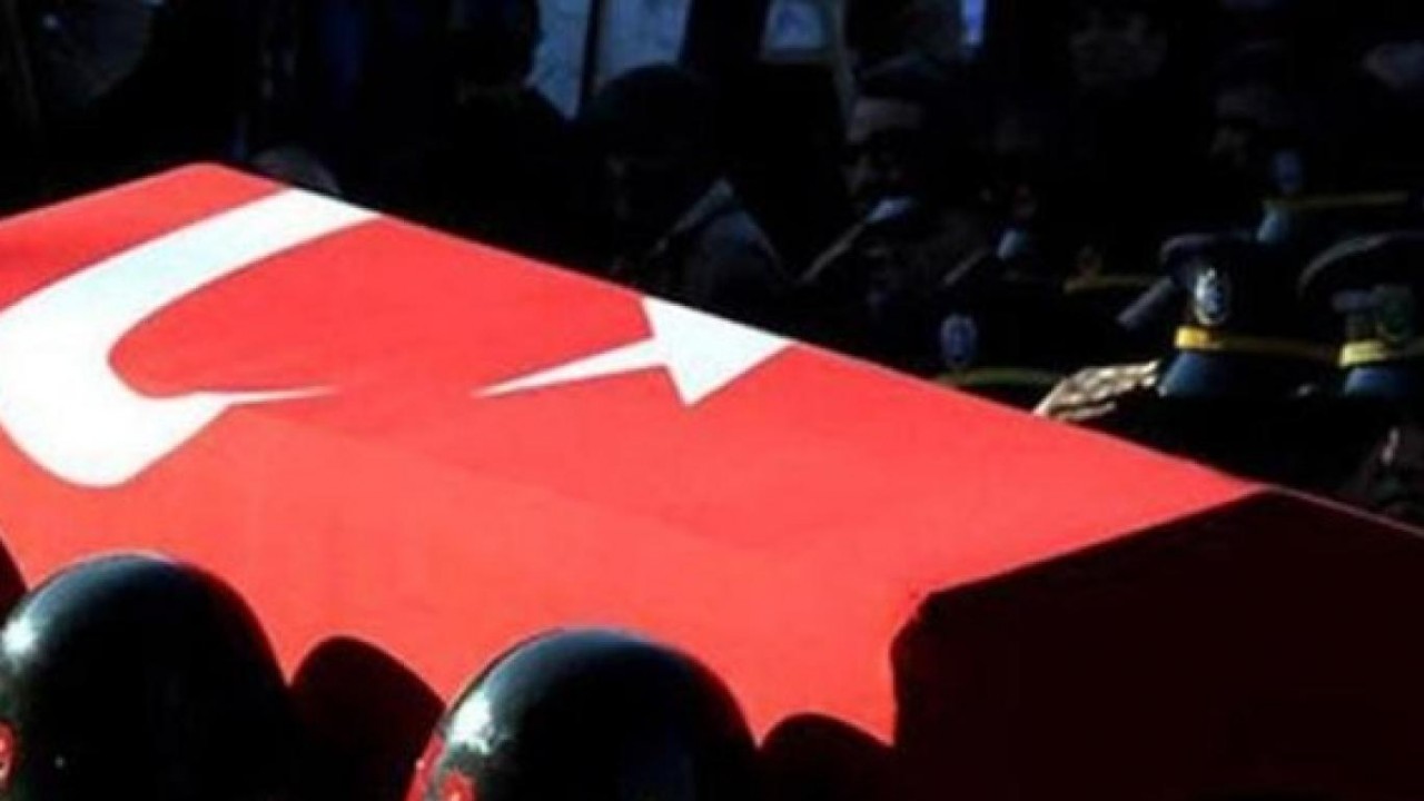 Görevde üzerine ağaç ve duvar devrilen polis şehit oldu