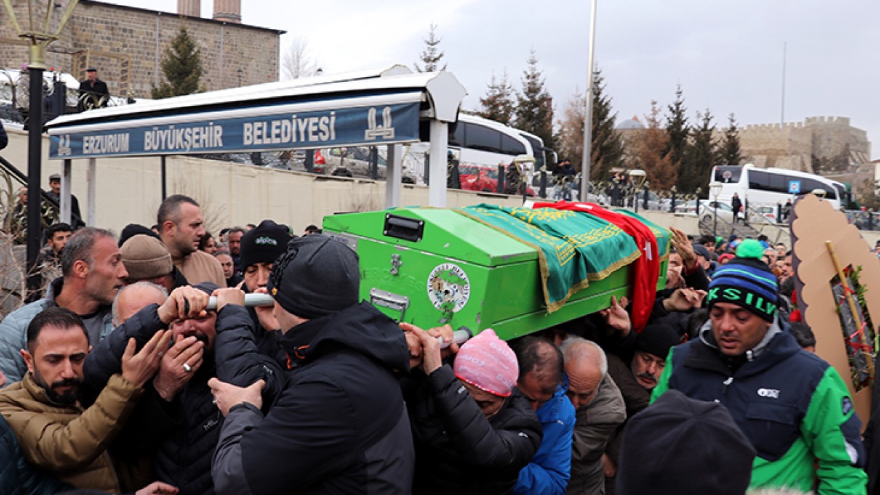 Çığ altında kalan milli takım antrenörü dağcının cenazesi toprağa verildi