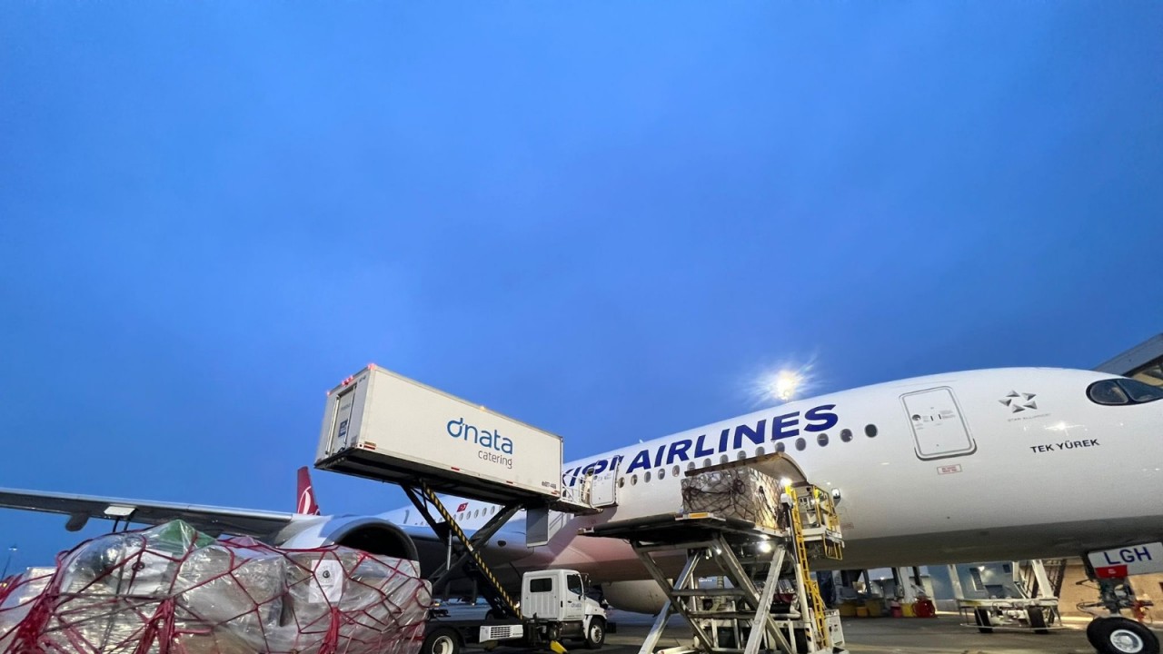 THY'nin "Tek Yürek" adı verilen uçağı depremzedeler için seferber oldu