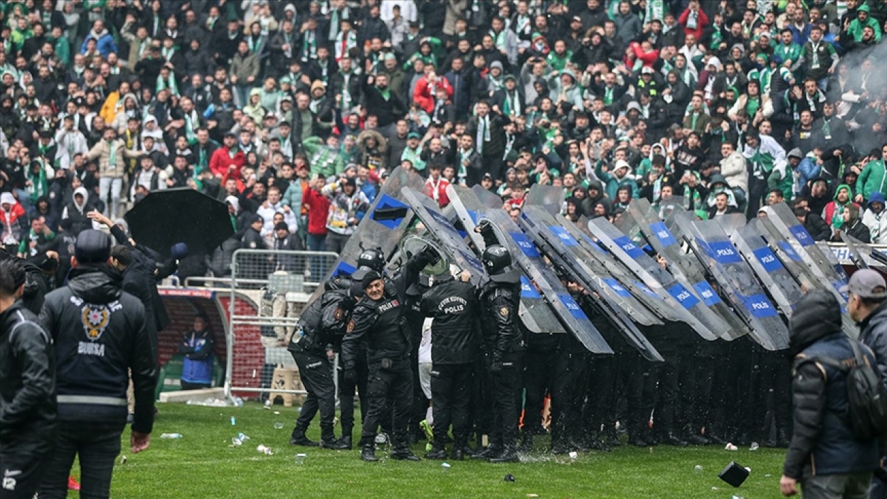 Bursaspor-Amedspor maçında çıkan olaylara ilişkin gözaltı sayısı 9’a yükseldi