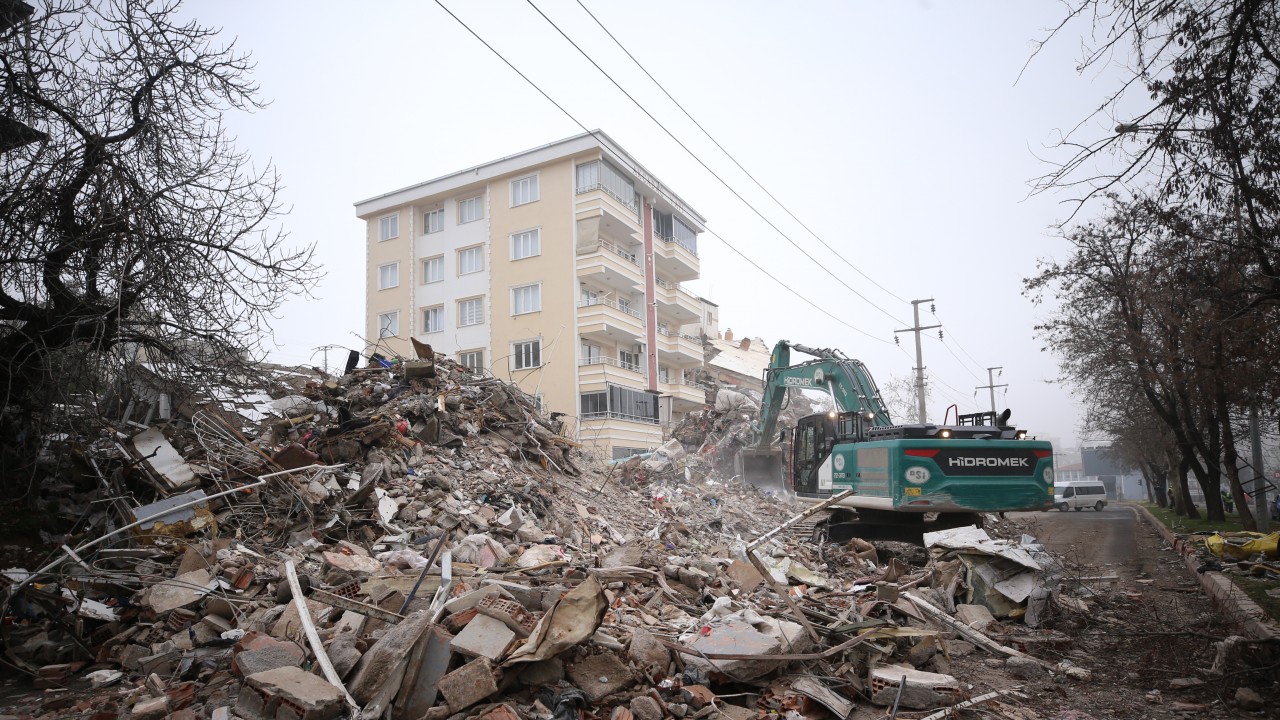 Depremin merkez üssü Kahramanmaraş’ta enkaz kaldırma çalışmaları sürdü