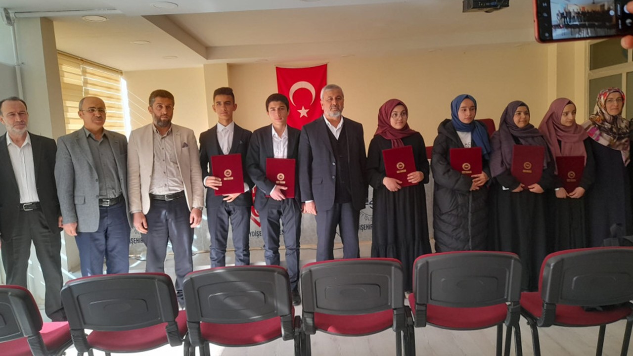Seydişehir’de öğrenciler hafızlık belgelerini aldı